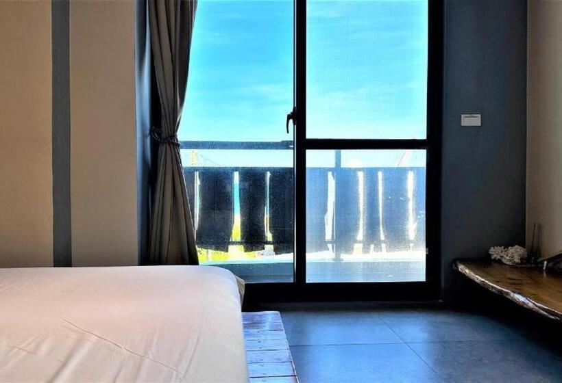 اتاق استاندارد با بالکن و چشم‌انداز دریا, 墾丁興海灣民宿