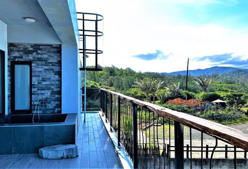 اتاق لوکس با بالکن و چشم‌انداز دریا, 墾丁興海灣民宿