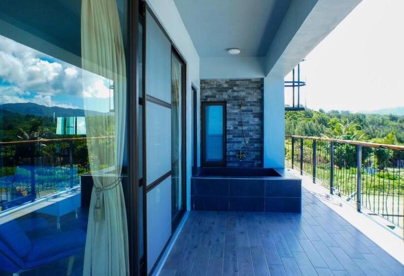 اتاق لوکس با بالکن و چشم‌انداز دریا, 墾丁興海灣民宿