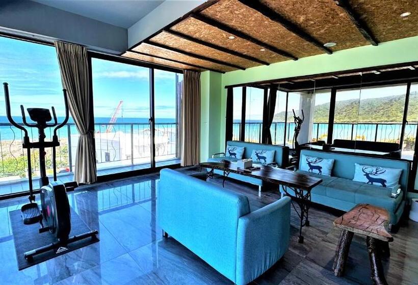 اتاق لوکس با بالکن و چشم‌انداز دریا, 墾丁興海灣民宿