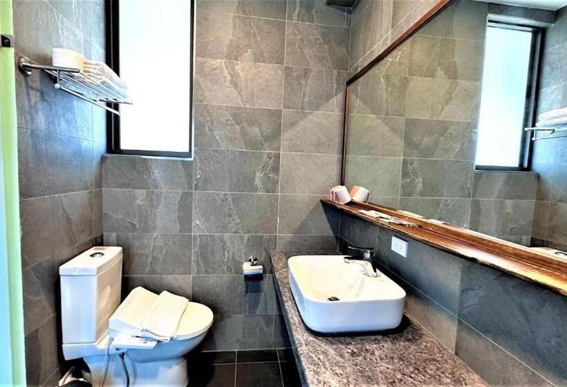 اتاق لوکس با بالکن و چشم‌انداز دریا, 墾丁興海灣民宿