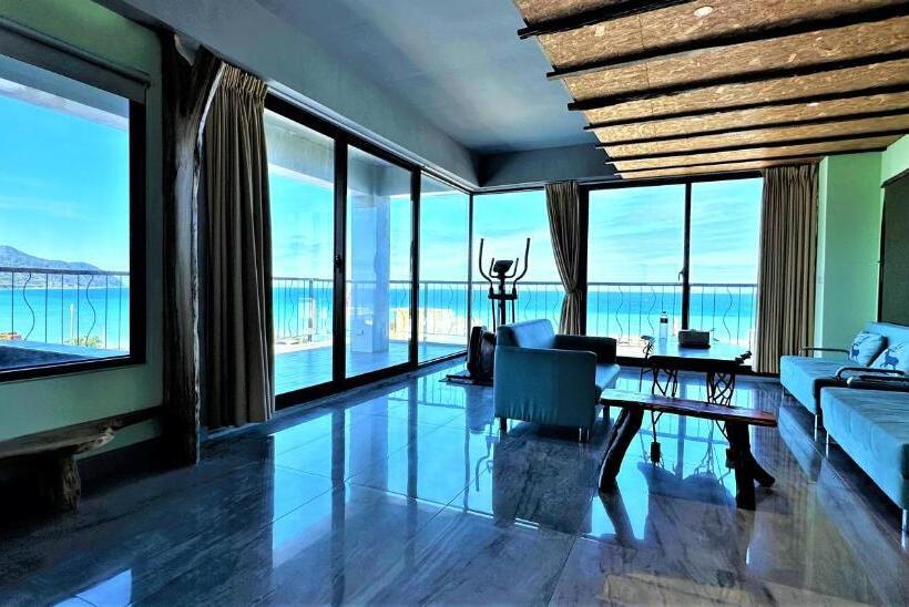 اتاق لوکس با بالکن و چشم‌انداز دریا, 墾丁興海灣民宿