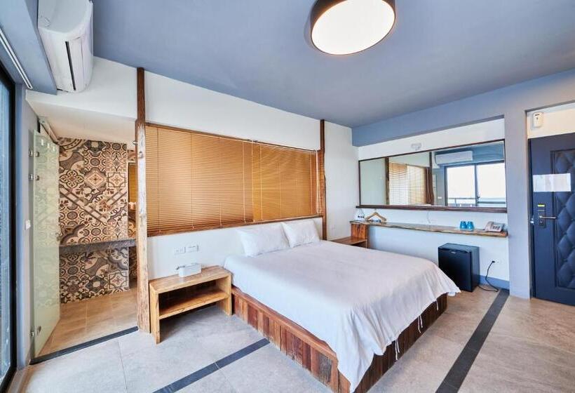 اتاق استاندارد با بالکن و چشم‌انداز دریا, 墾丁興海灣民宿