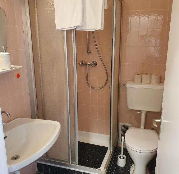 이코노미 룸, Gasthof Pension Waldhof