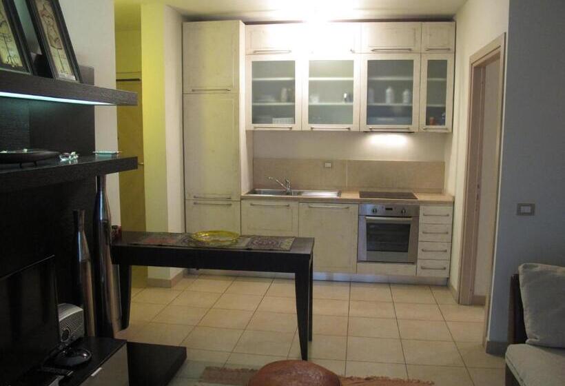 דירת שני חדרים, Il Palco Residence