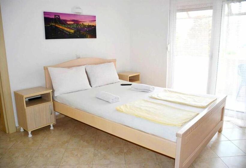 اتاق خانوادگی, Apartments Nuna