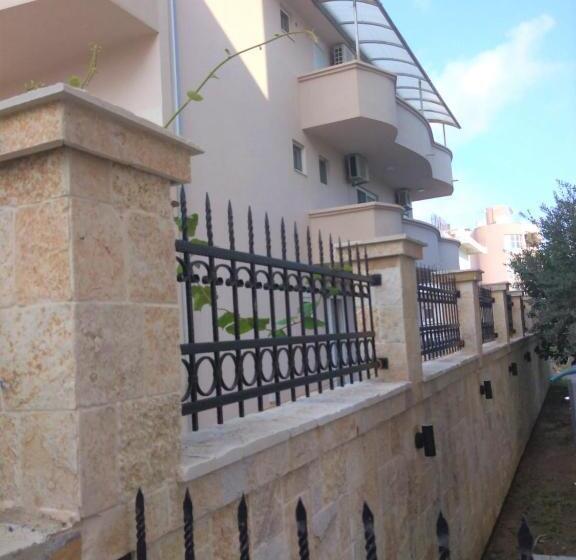 اتاق خانوادگی, Apartments Nuna