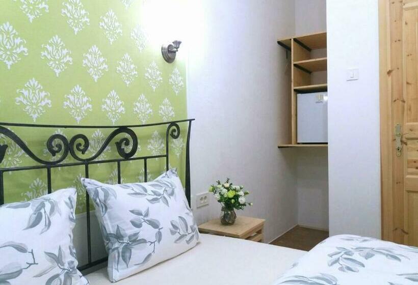 اتاق استاندارد با سرویس بهداشتی مشترک, Guest House Izola