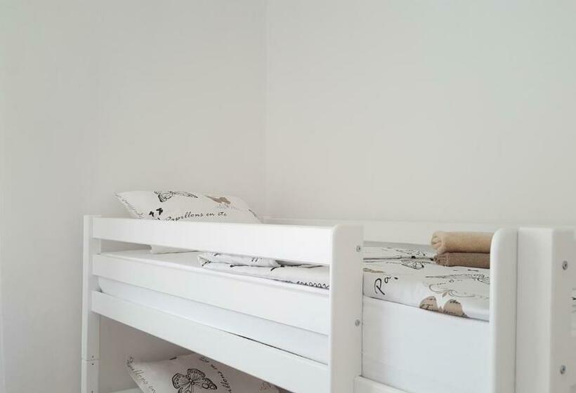 اتاق استاندارد چهارنفره با سرویس بهداشتی مشترک, Guest House Izola