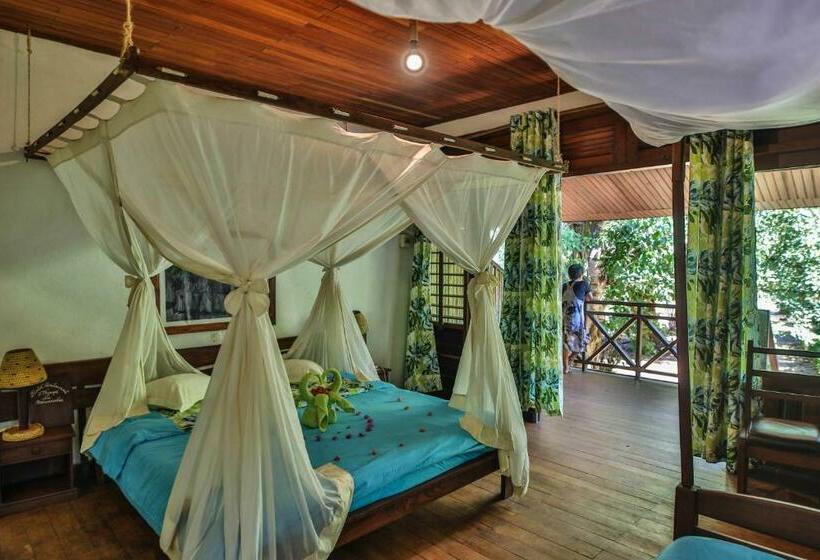 اتاق سوپریور سه تخته, Olympe De Bemaraha