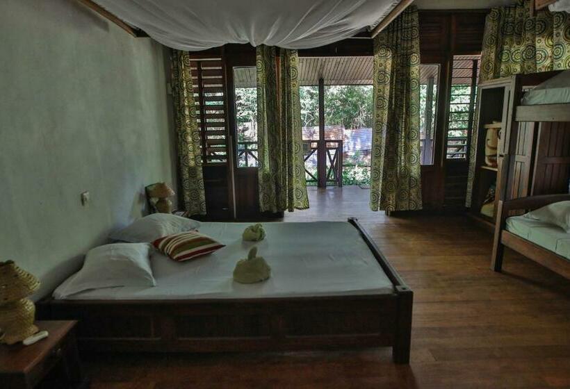 اتاق سوپریور چهار تخته, Olympe De Bemaraha