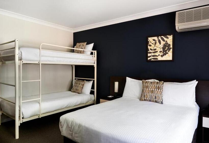 Четырехместный Номер Стандарт, 175 Hotel Westmead