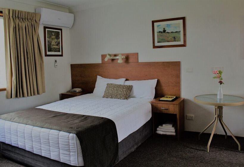 חדר משפחתי, Bridge View Motel