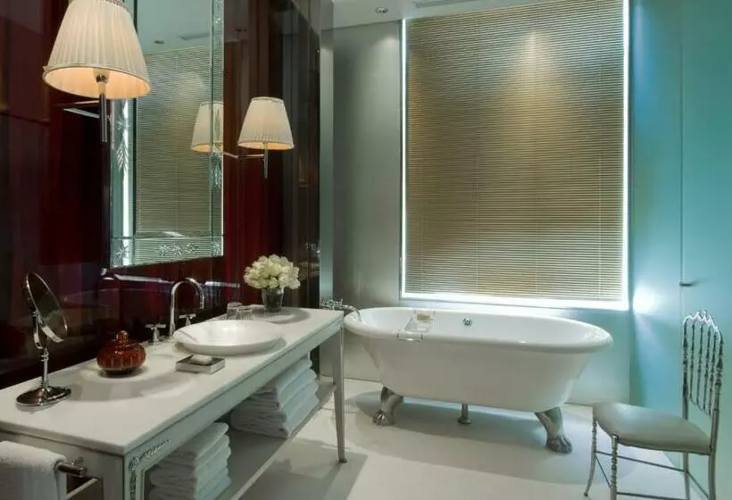 キングサイズベッド、シティビューデラックスルーム, Faena Hotel Buenos Aires