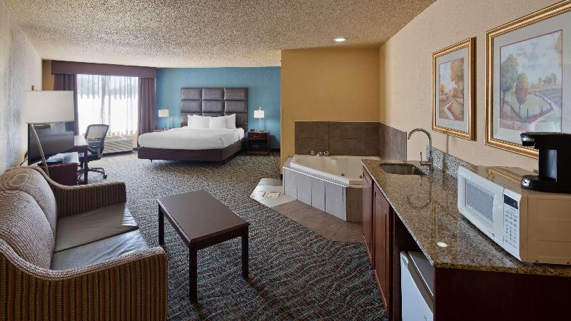 带大床的套房, Best Western Holiday Manor