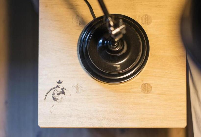 غرفة قياسية, De Londres