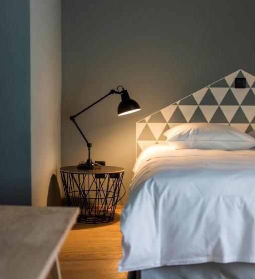 غرفة قياسية, De Londres