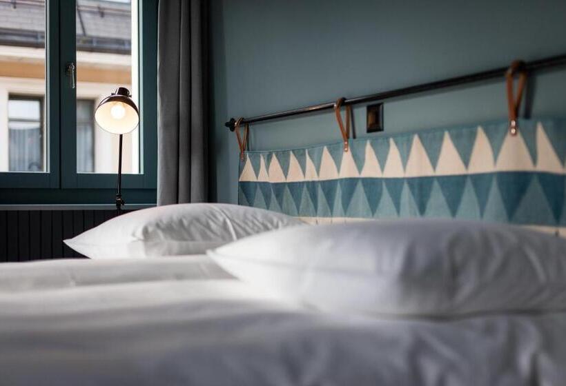 غرفة ديلوكس, De Londres