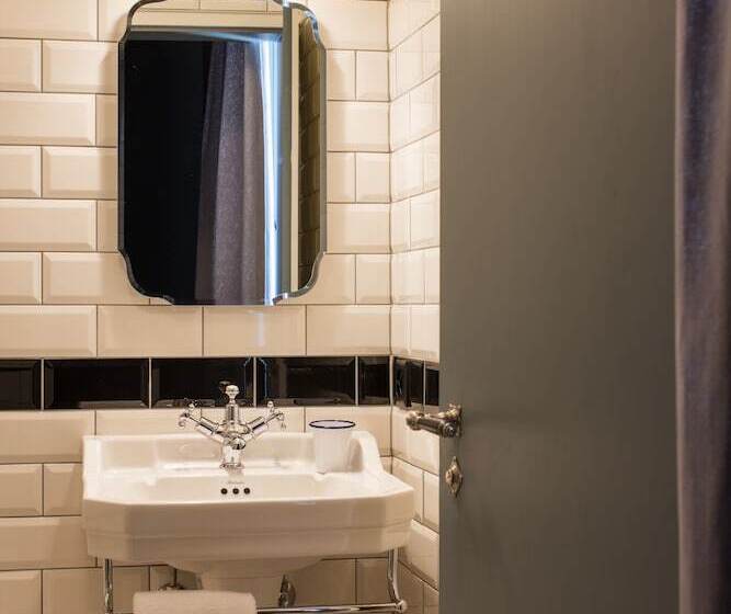 غرفة قياسية فردية, De Londres