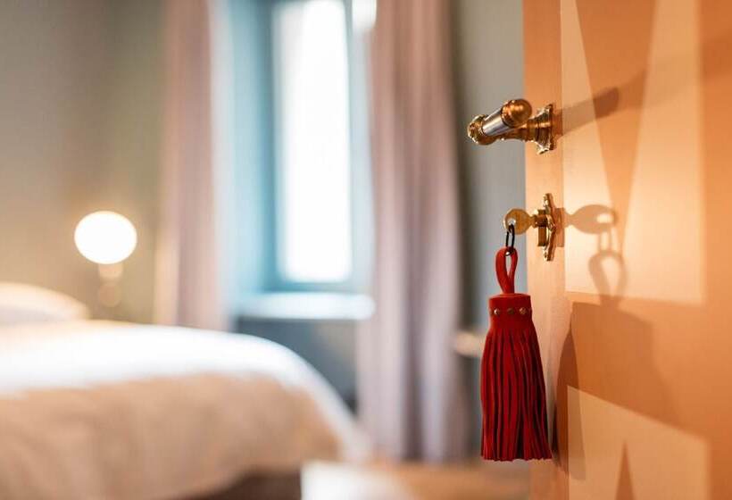 غرفة قياسية فردية, De Londres