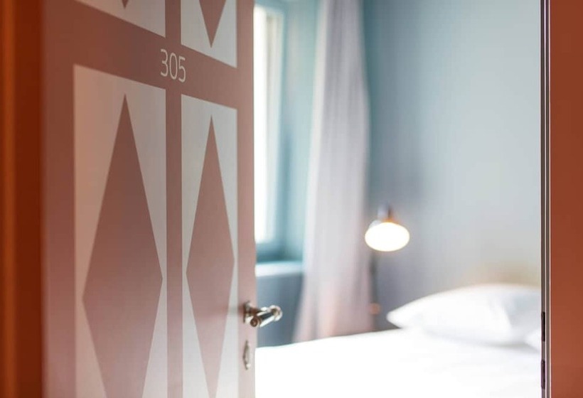 غرفة قياسية, De Londres