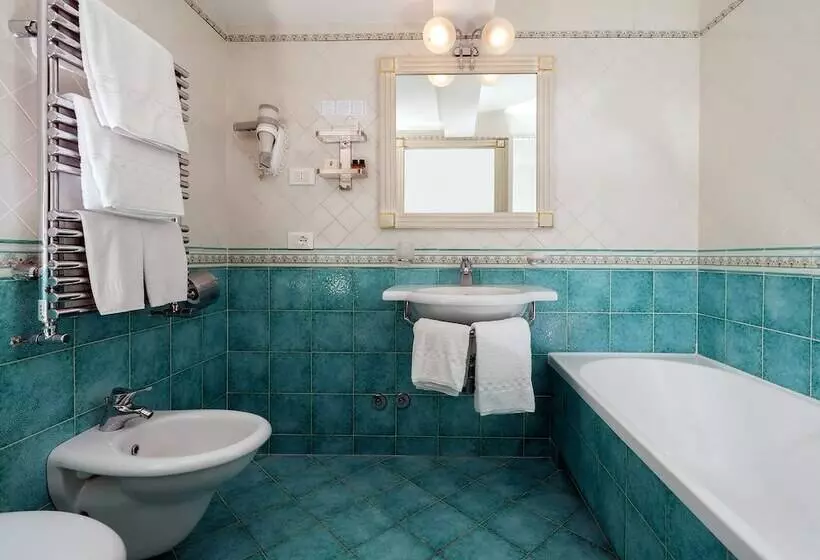 Classic Room with Views, La Vue D'or