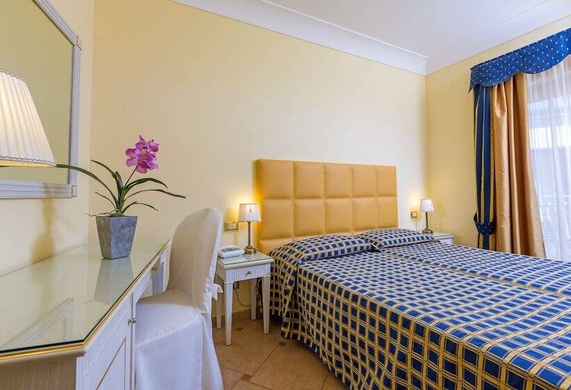 트리플 클래식 룸, La Vue D'or