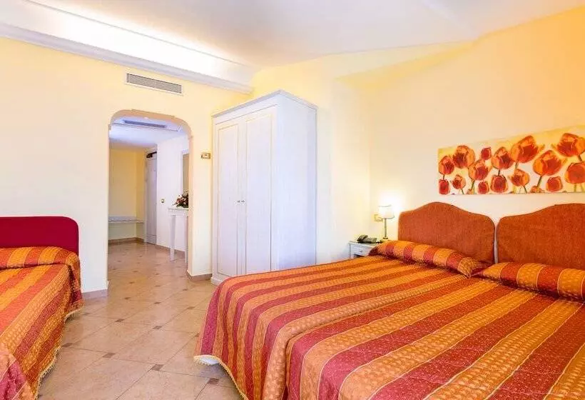 Economy Quadruple Room, La Vue D'or