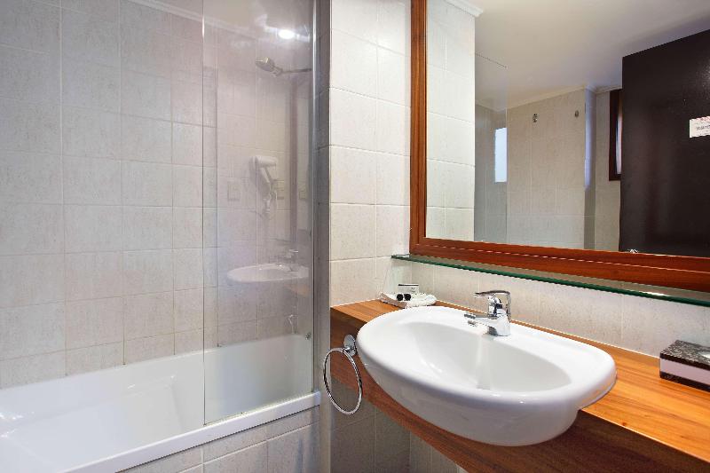 带大床的行政房间, Ramada By Wyndham Brisbane Windsor