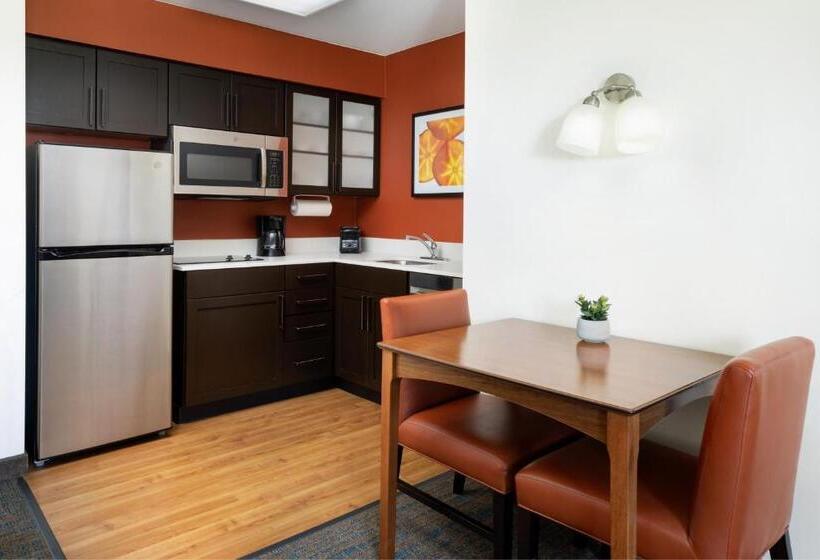 Люкс 2 Спальни, Residence Inn Des Moines West At Jordan Creek Town Center