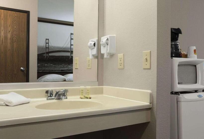 جناح ديلوكس, Super 8 By Wyndham Manistee