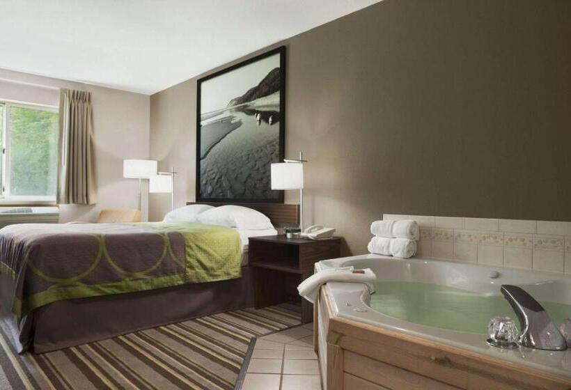 جناح, Super 8 By Wyndham Manistee