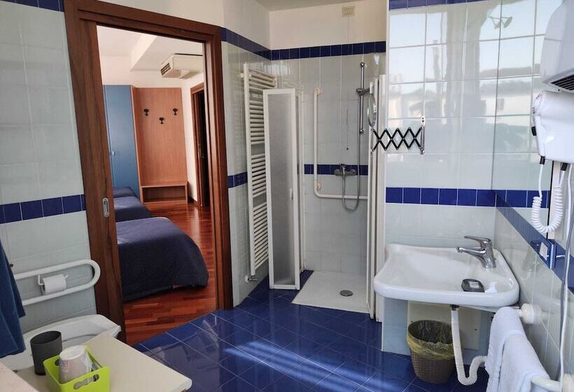 اتاق استاندارد سه نفره, All Oasi