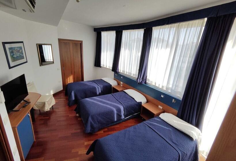 اتاق استاندارد سه نفره, All Oasi