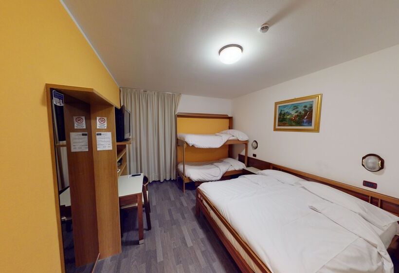 سوییت با چشم‌انداز دریا, Akra V