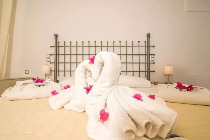 سوئیت جونیور با ماساژ آبی, Antinea Suites Hotel & Spa