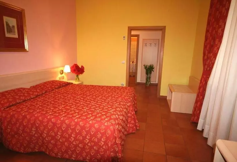 Quarto Triplo Estandar, Caesar Prague