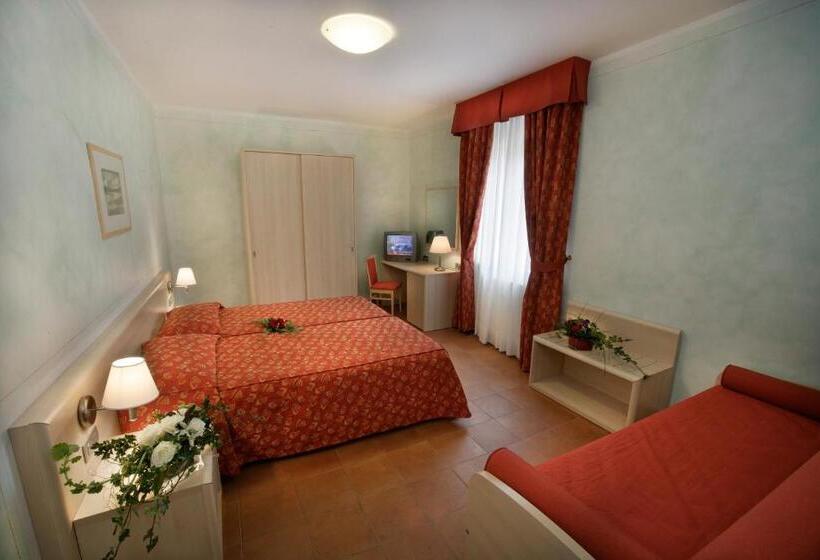 Quarto Triplo Estandar, Caesar Prague