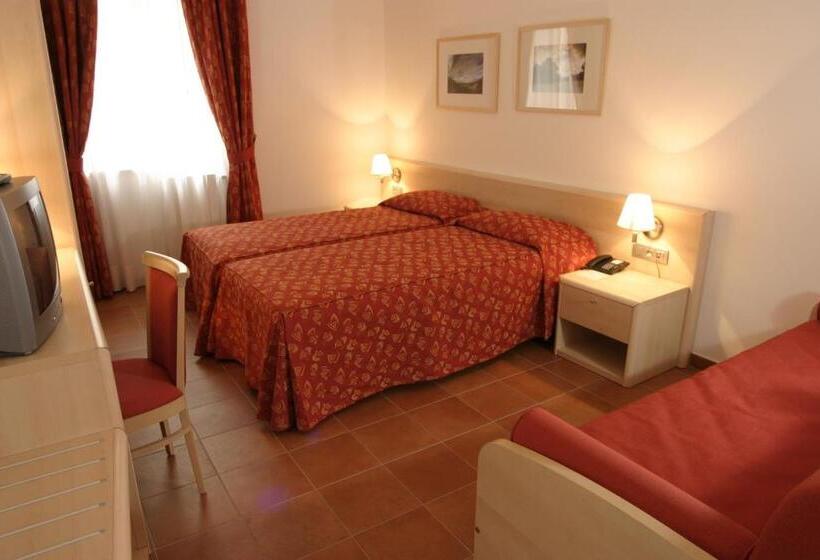 Quarto Estandar, Caesar Prague