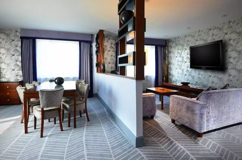 سوییت, Crowne Plaza Dublin Airport, An Ihg