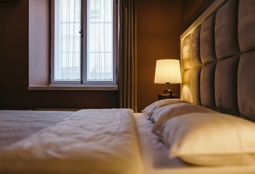 اتاق اجرایی, Merchants House