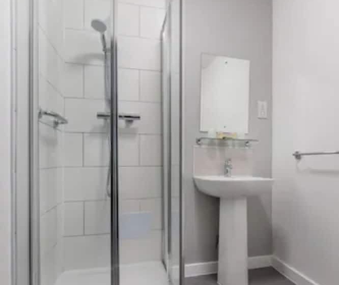 クラシックルーム, The Golden Lion