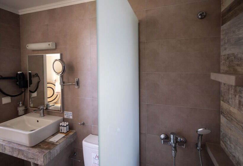 スーペリアースイート, Scorpios Beach