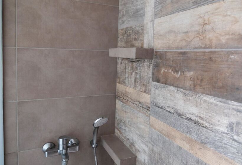 スイート, Scorpios Beach