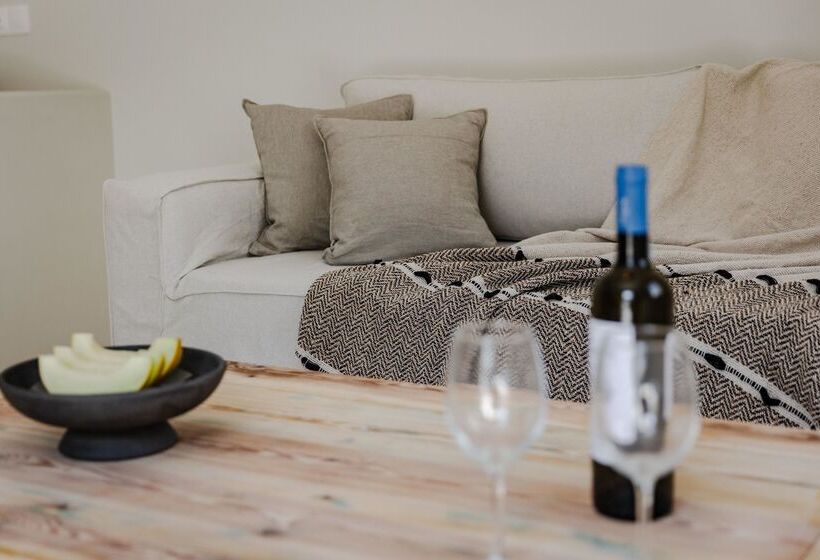 スーペリアースイート, Scorpios Beach