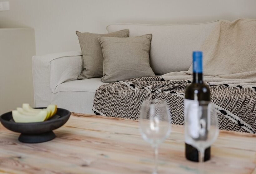 スーペリアースイート, Scorpios Beach