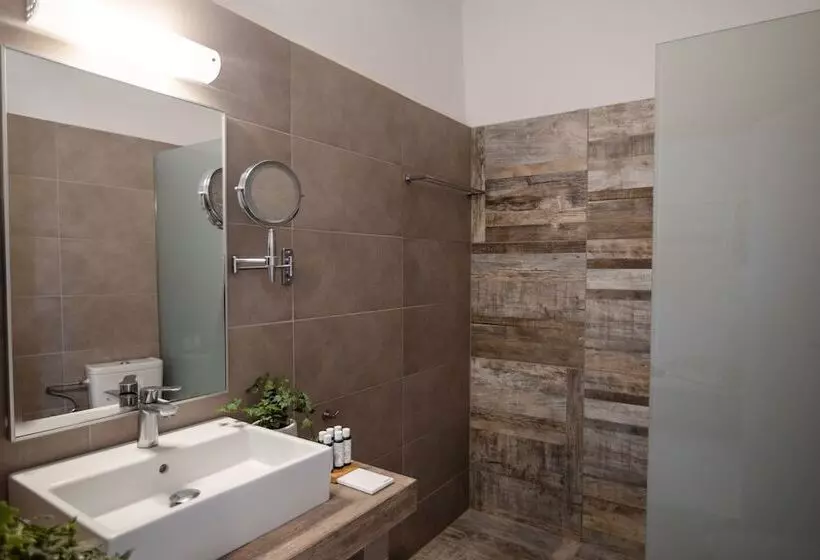Suite Vue Jardin, Scorpios Beach