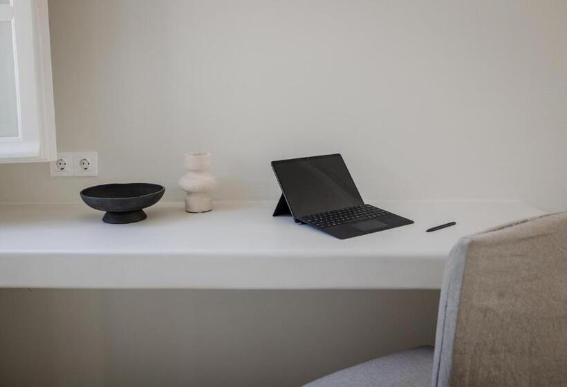 メゾネットスイート, Scorpios Beach