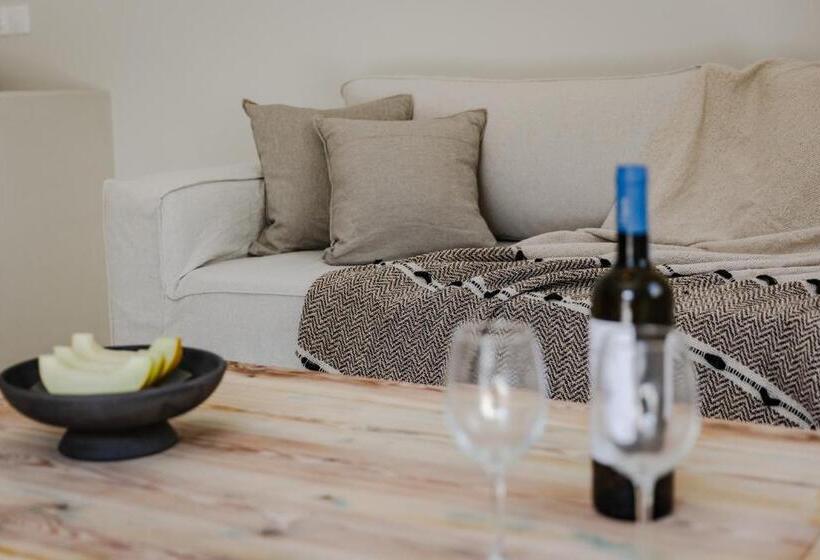 スーペリアースイート, Scorpios Beach