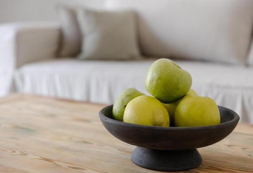 ガーデンビュースイート, Scorpios Beach